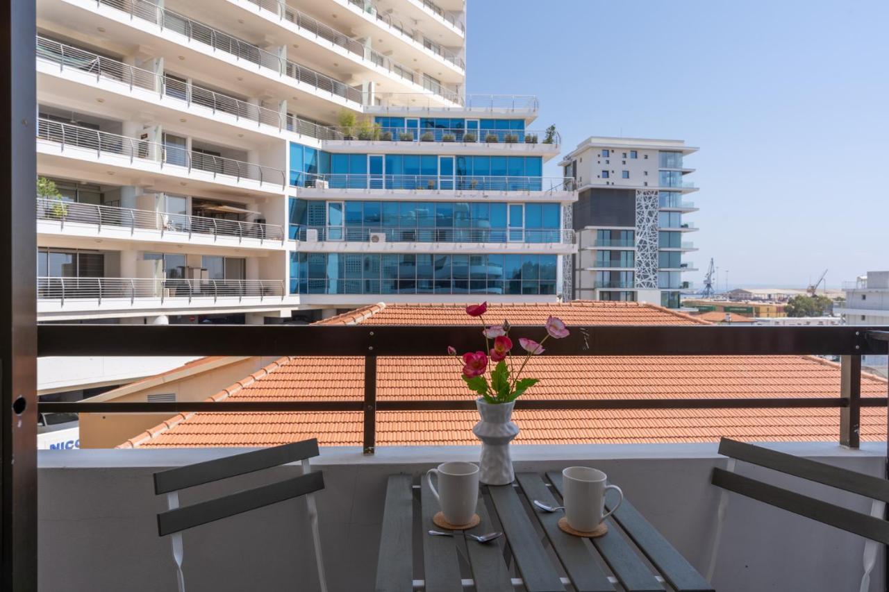 Burst Studio W/ Balcony In Ларнака Екстер'єр фото