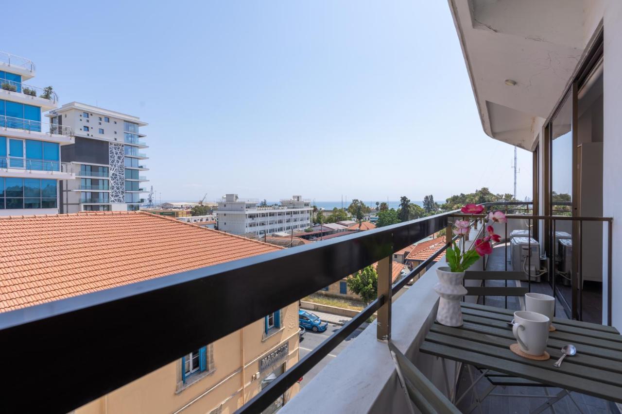 Burst Studio W/ Balcony In Ларнака Екстер'єр фото